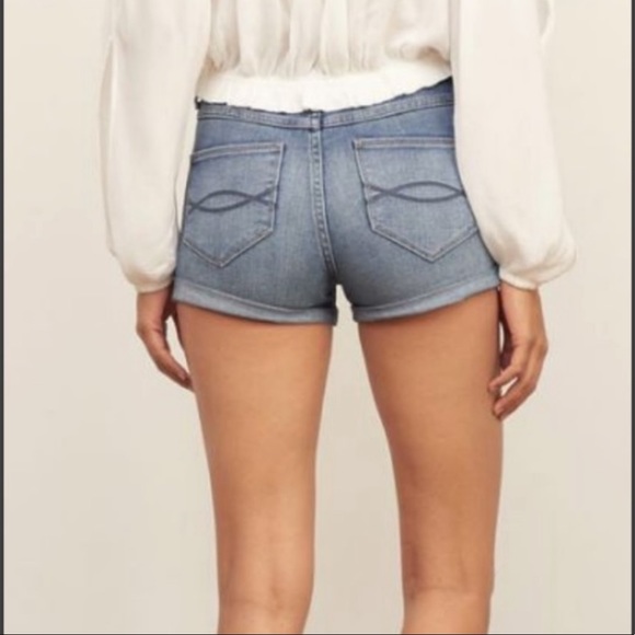 Abercrombie & Fitch Pants - Abercrombie & Fitch High-Rise Denim shorts